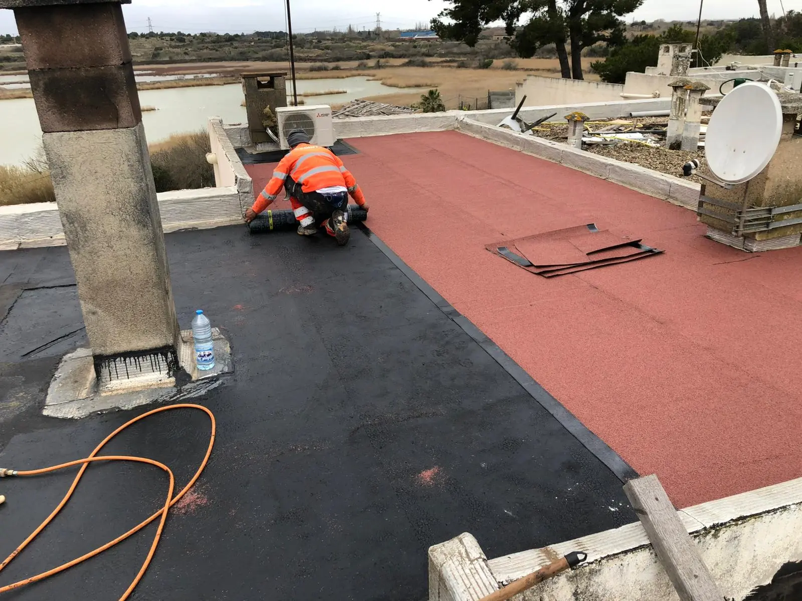 rénovation toiture Salon-de-Provence avec travaux d’étanchéité sur zones sensibles, jonctions et éléments traversants du toit