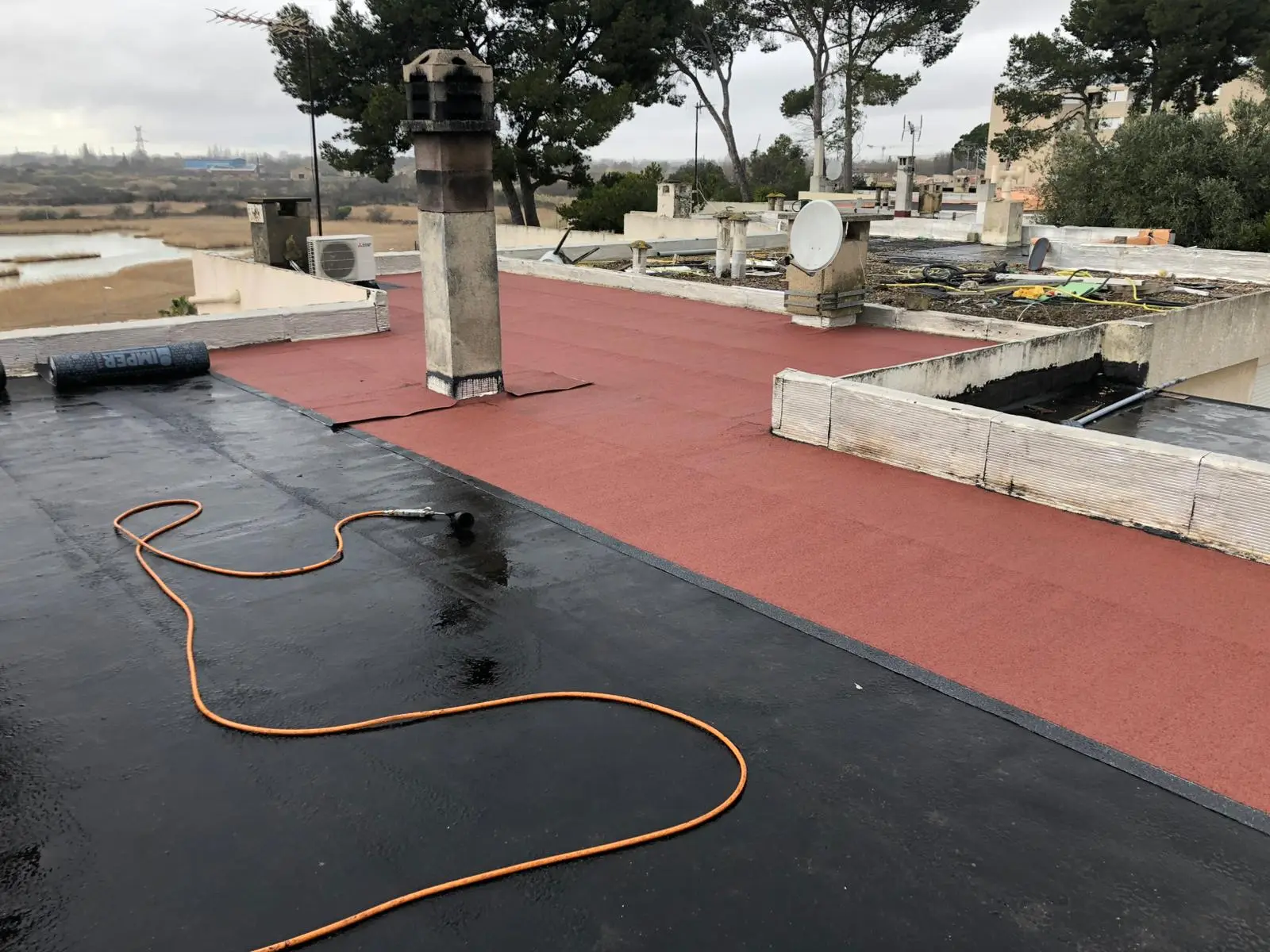 travaux toiture Salon-de-Provence avec rénovation complète de couverture réalisée avec finitions soignées et matériaux durables